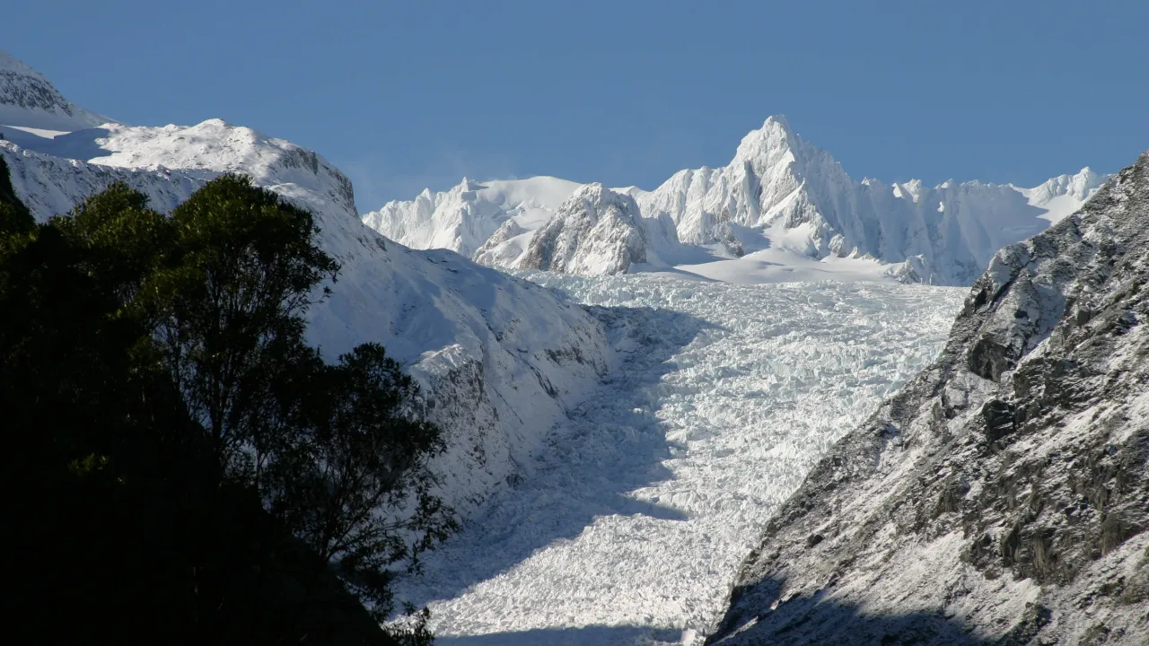 Franz Josef-gletsjeren er ca 12 km lang