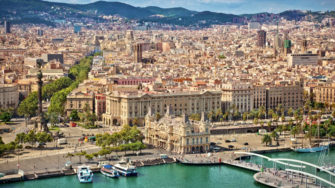 Port Vell med Christopher Columbus for enden af Ramblaen i Barcelona Port Vell med Christopher Columbus for enden af Ramblaen i Barcelona
