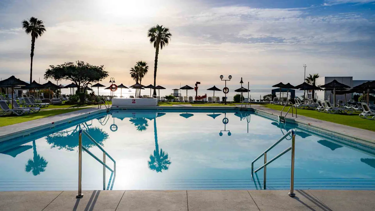 Hotel La Barracudas pool