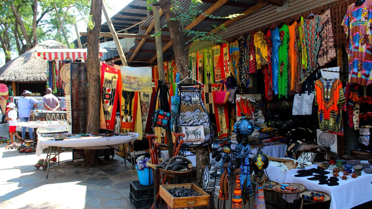 Farverigt marked i Chameleon Village Farverigt marked i Chameleon Village