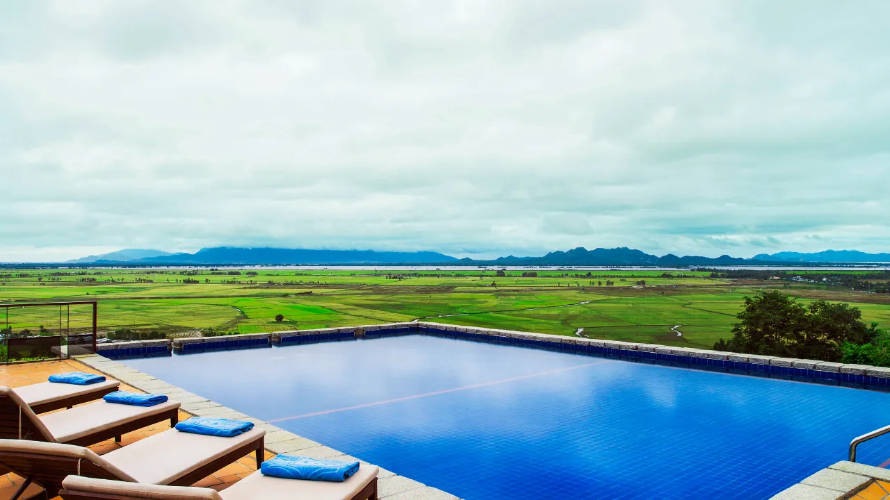 Vi overnatter på det nye Victoria Nui Sam Lodge i Chau Doc