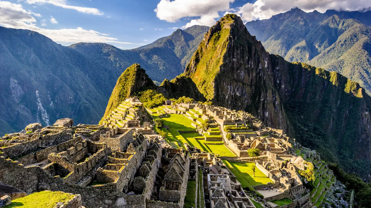 Machu Picchu – den ikoniske inkaruin og et af verdens syv vidundere Machu Picchu – den ikoniske inkaruin og et af verdens syv vidundere