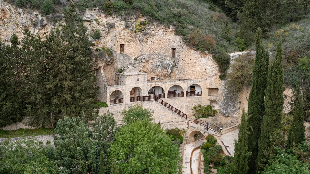 Agios Neophytos-kloster, som ligger i en dal ca. 10 km nord for Paphos Agios Neophytos-kloster, som ligger i en dal ca. 10 km nord for Paphos
