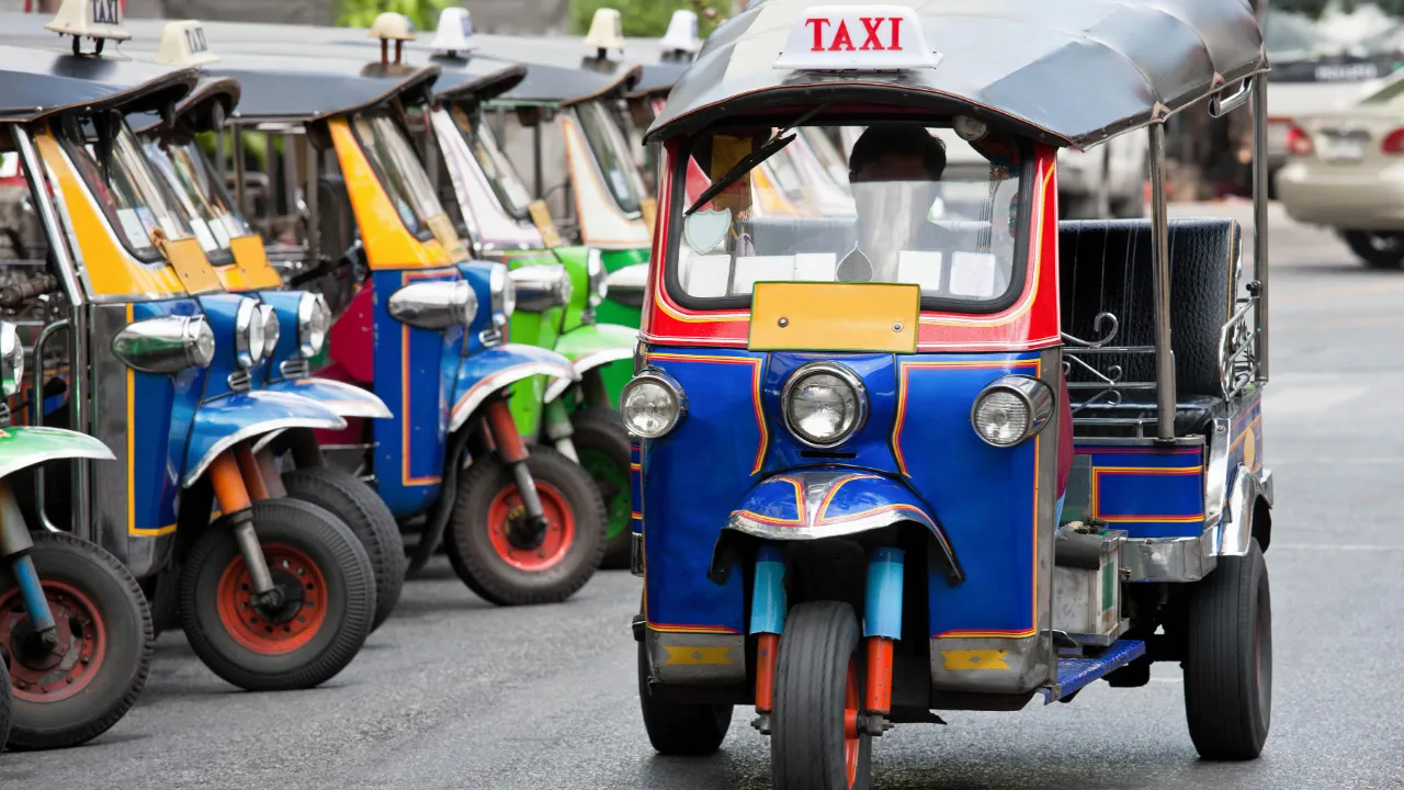 Dyt-dyt, båt-båt, tuk-tuk! Dyt-dyt, båt-båt, tuk-tuk!