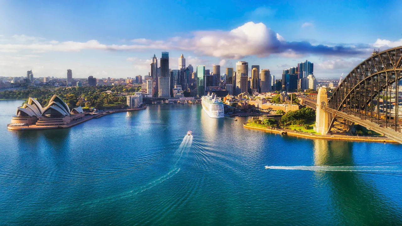 Cruise i Sydney havn med Utzons berømte opera