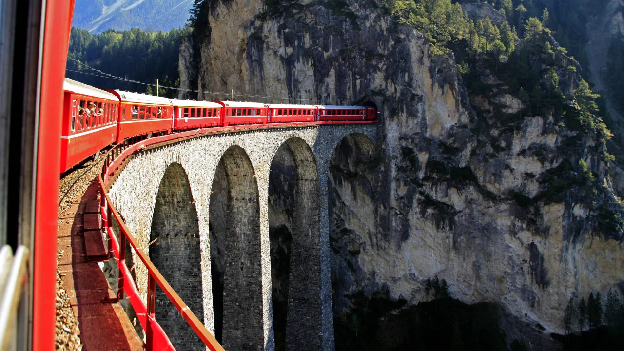 Glacier Express kører over ca. 290 broer Glacier Express kører over ca. 290 broer