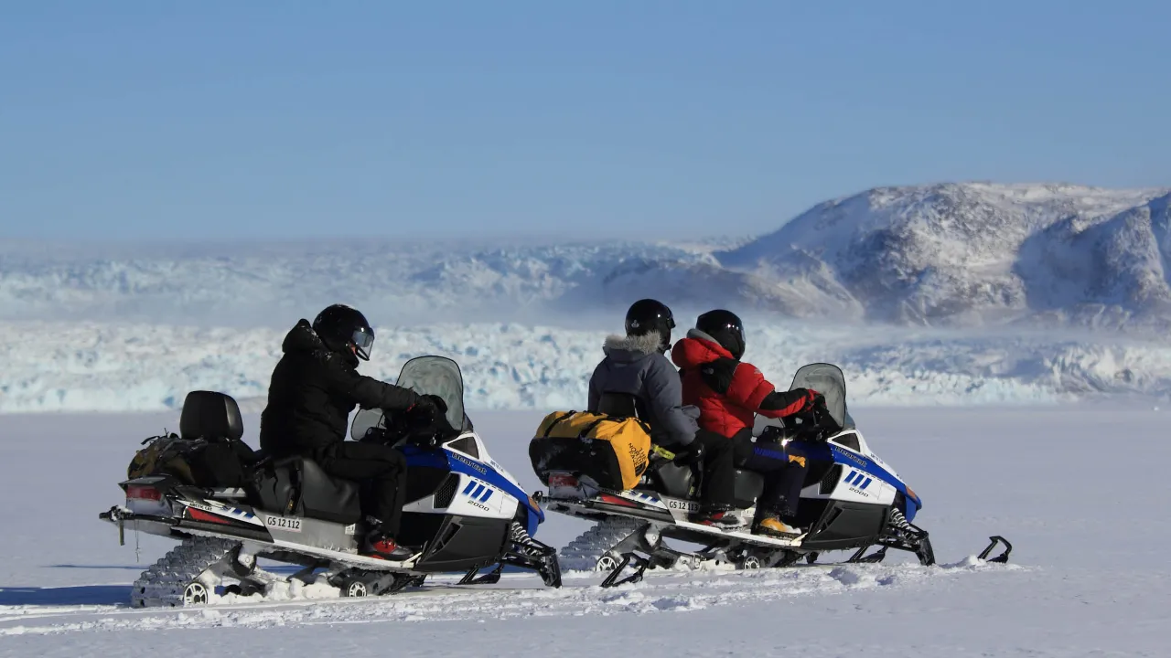 Snescooternes topfart går fra 80 km/t og op til 200 km/t for de kraftigste modeller Snescooternes topfart går fra 80 km/t og op til 200 km/t for de kraftigste modeller