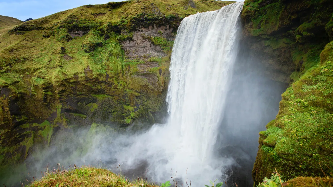 Skógafoss er et af de største vandfald på Island