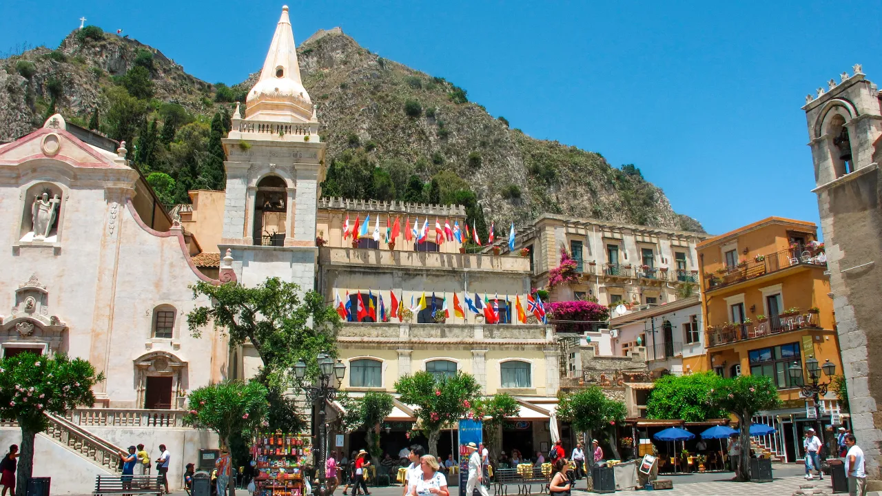 Piazza IX Aprile, Taormina