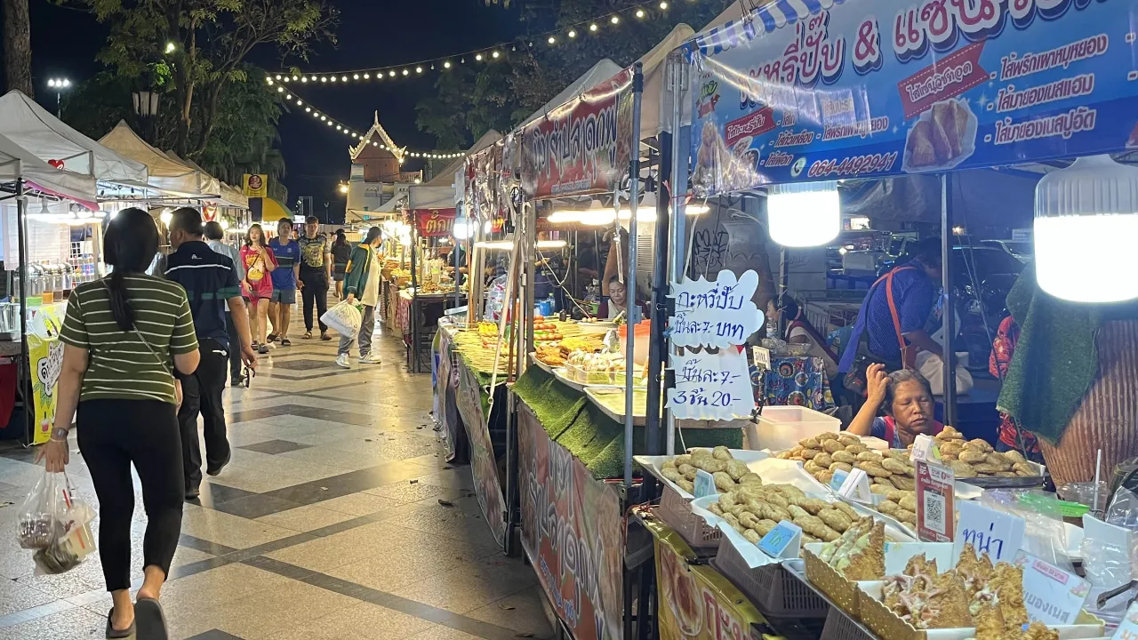Livlig thailandsk street foodscene
