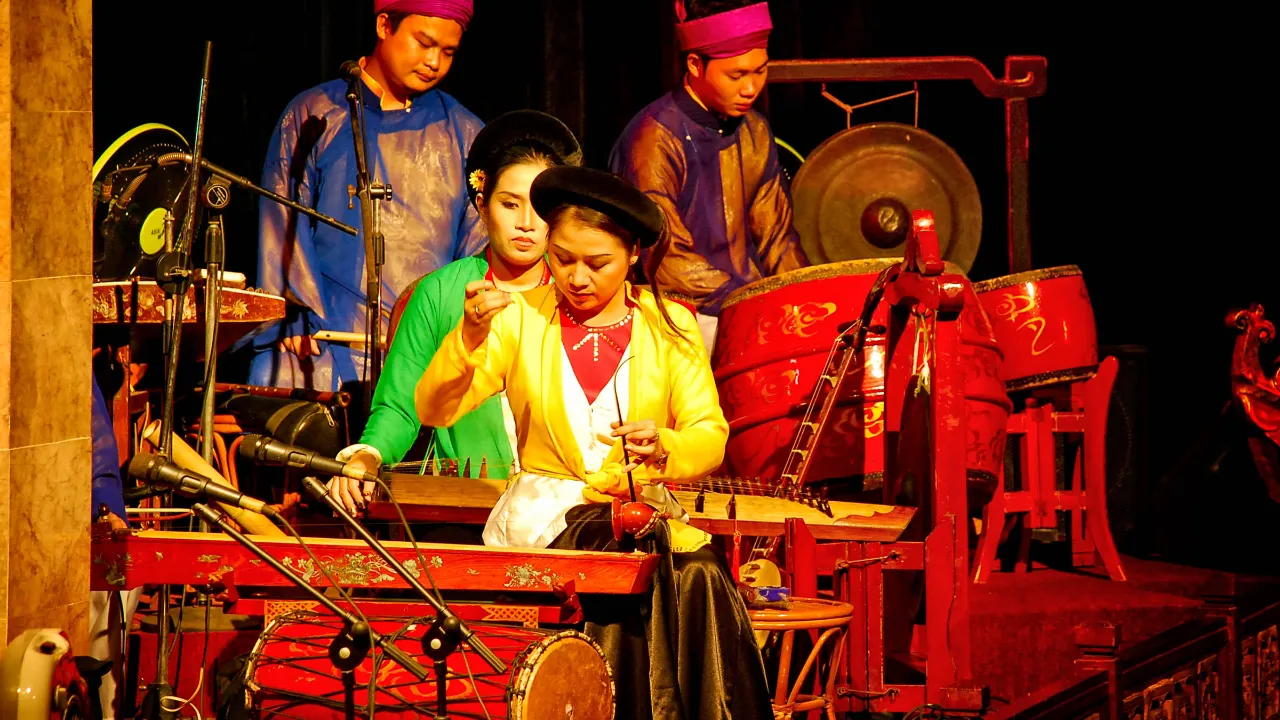 Til vanddukketeater i Hanoi
