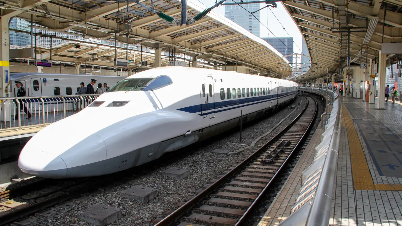 Højhastigheds-toget Shinkansen