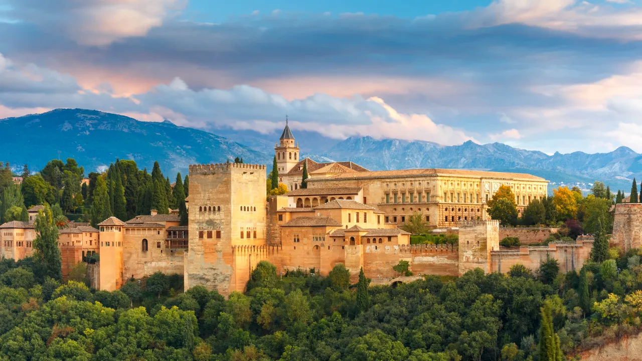 Det majestætiske Alhambra i Granada Det majestætiske Alhambra i Granada
