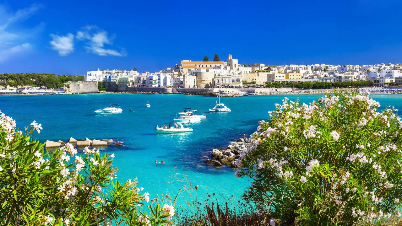 Otranto blev grundlagt af grækerne Otranto blev grundlagt af grækerne