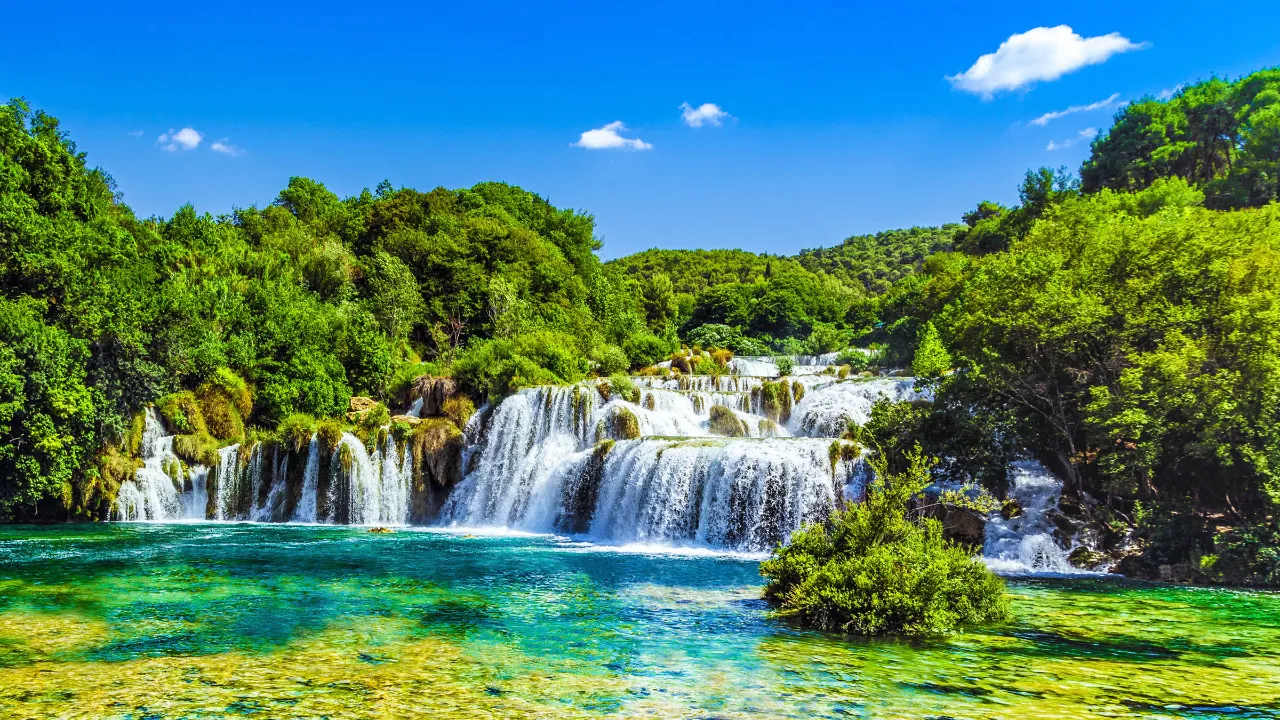Krka National Park er kendt for sine mange vandfald