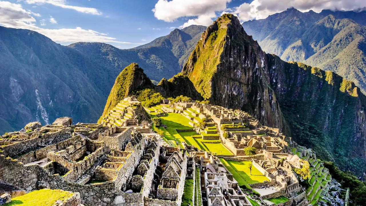 Machu Picchu – den ikoniske inkaruin og et af verdens syv vidundere Machu Picchu – den ikoniske inkaruin og et af verdens syv vidundere