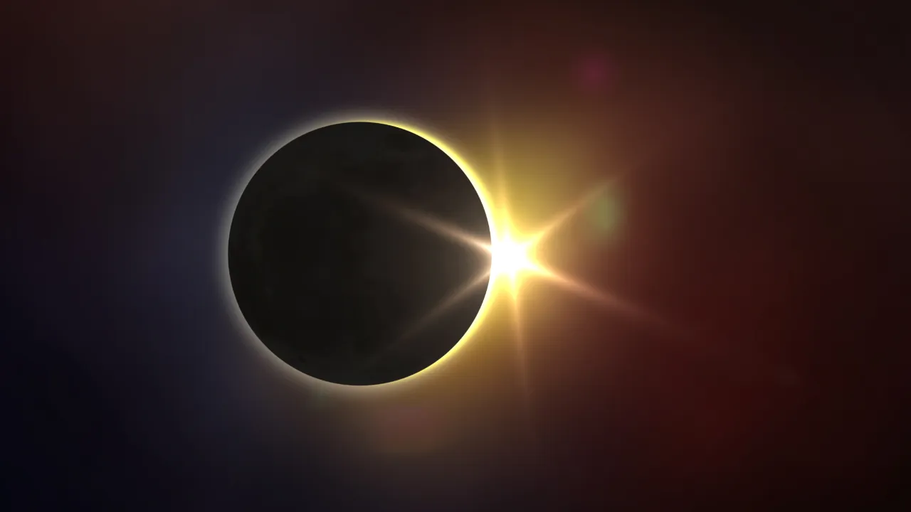 Når solen igen bryder frem bag månen, opstår den berømte "Diamantring"