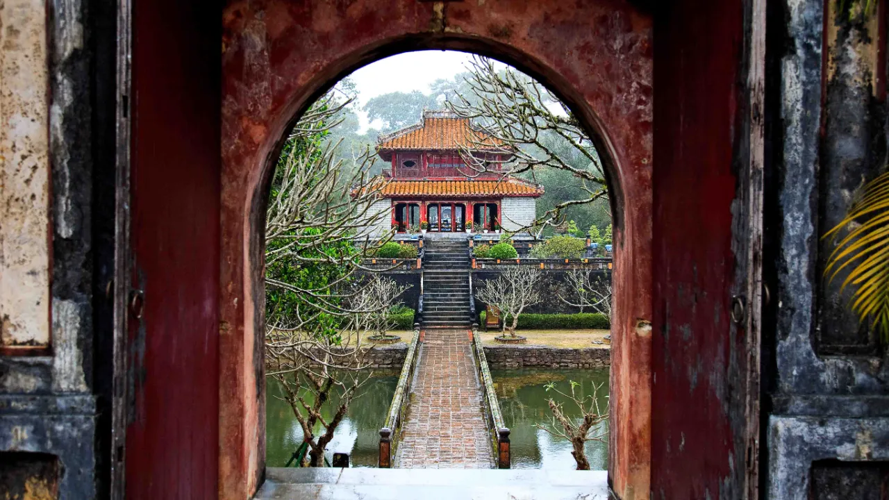 Kejser Ming Mangs mausoleum i Hué Kejser Ming Mangs mausoleum i Hué