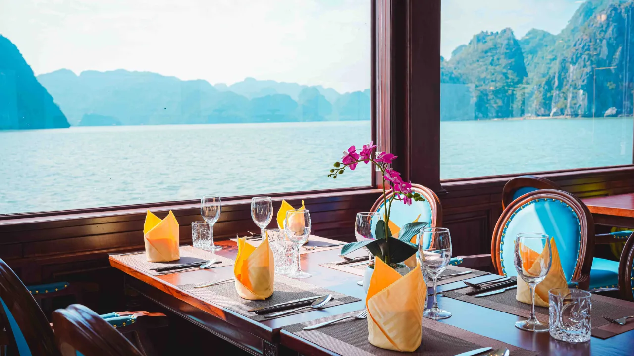 Krydstogt i Ha Long-bugten Krydstogt i Ha Long-bugten
