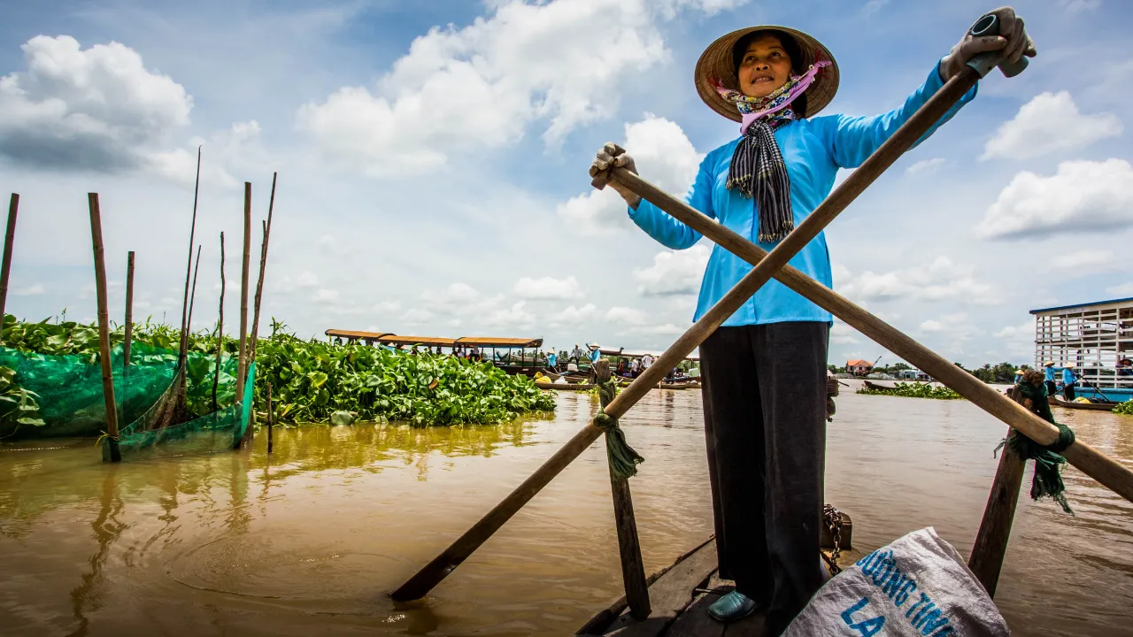 På floden i det frodige Mekongdelta På floden i det frodige Mekongdelta