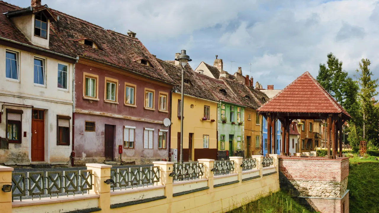 Farverige historiske huse i Sibiu, en af Transsylvaniens bedst bevarede middelalderbyer