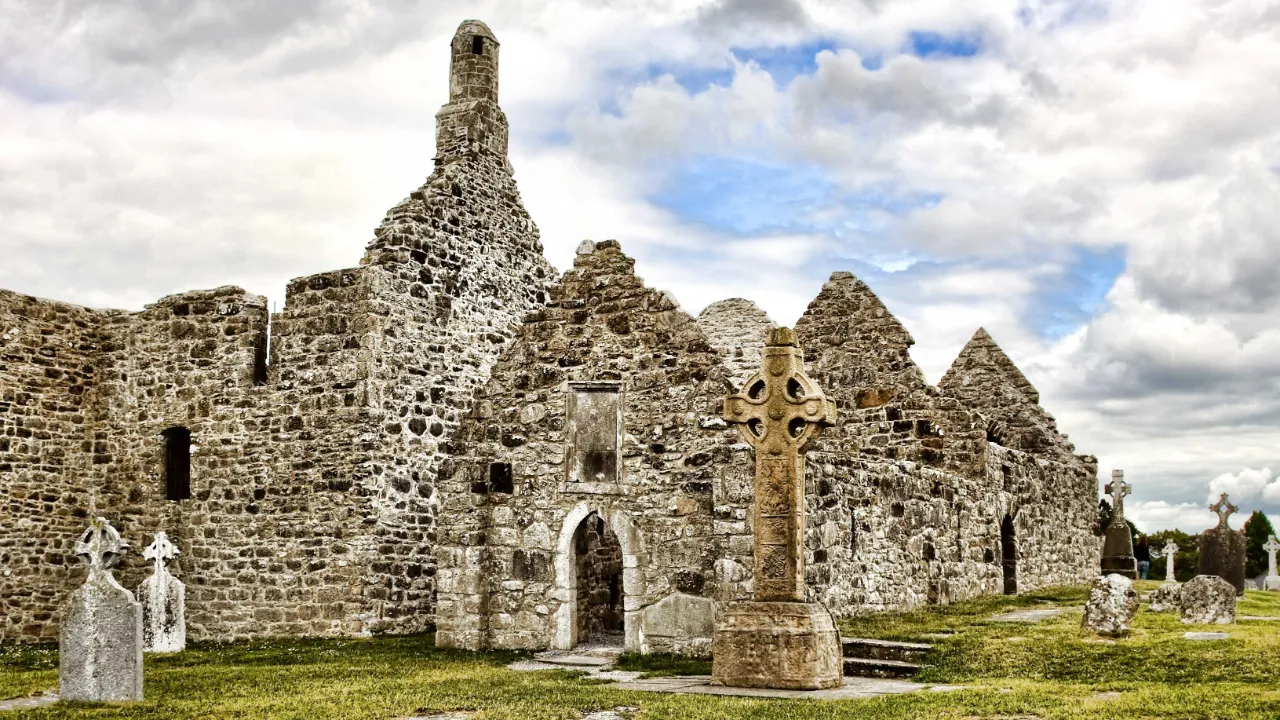 Det gamle munkekloster Clonmacnoise Det gamle munkekloster Clonmacnoise