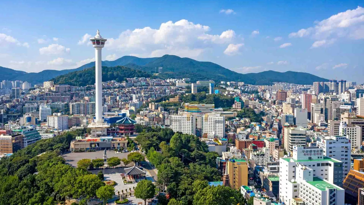 Busan Tower – et ikonisk udsigtstårn i Yongdusan Park Busan Tower – et ikonisk udsigtstårn i Yongdusan Park