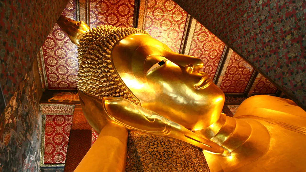 Liggende Buddha-statue i Wat Pho i Bangkok Liggende Buddha-statue i Wat Pho i Bangkok
