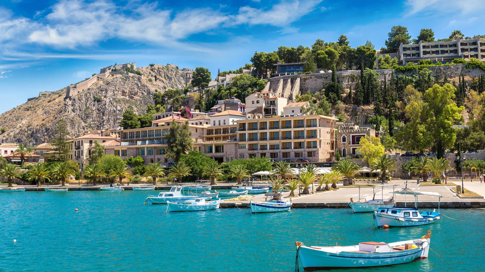 Havneområdet i Nafplio med Palamidi-fæstningen i baggrunden Havneområdet i Nafplio med Palamidi-fæstningen i baggrunden