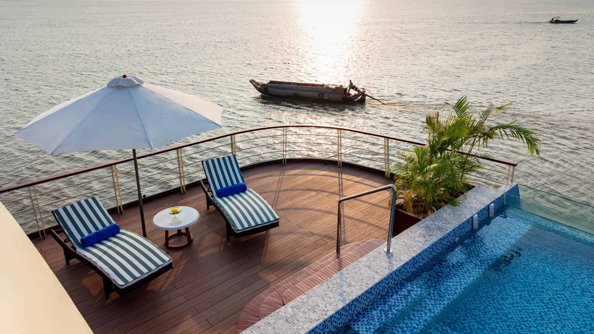 Pool-området på Victoria Mekong Pool-området på Victoria Mekong